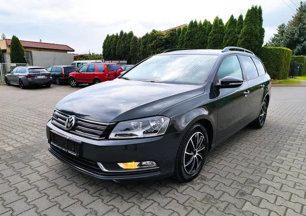 samochody osobowe Volkswagen Passat cena 29900 przebieg: 219000, rok produkcji 2012 z Szamotuły